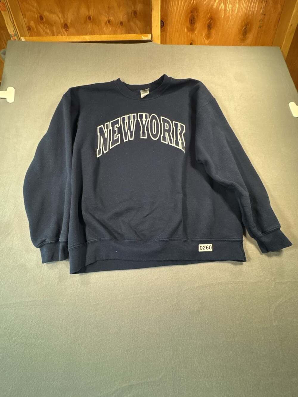 Gildan Heavy Blend Navy Blue New York Arch Graphic Sweatshirt
